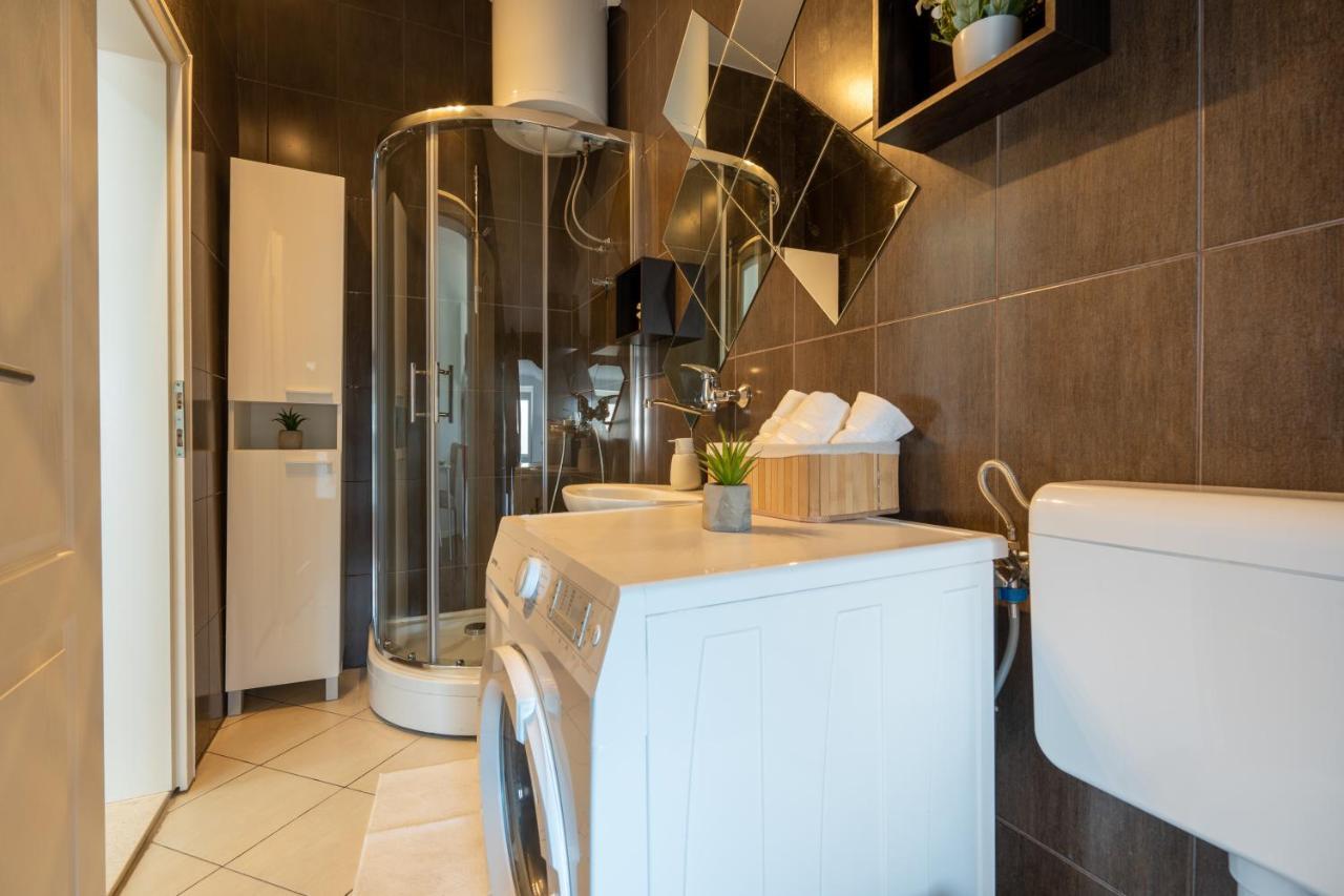 Ivano Apartment Стон Екстериор снимка